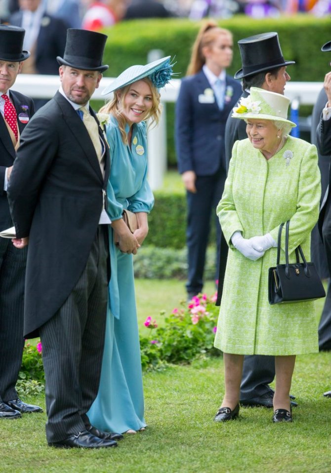 Vida Press nuotr./Autumn Phillips, Peteris Phillipsas ir karalienė Elizabeth II