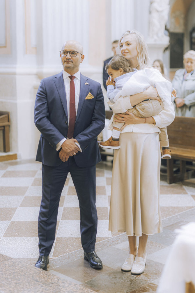 Irmanto Gelūno / BNS nuotr./Samo Bhaskaro ir jo žmonos Justynos Bhaskar sūnaus krikštynos