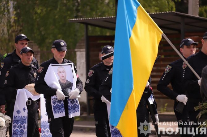 Ukrainos nacionalinė policija/Nušauto policininko Maksimo Zareckio laidotuvės Ukrainoje