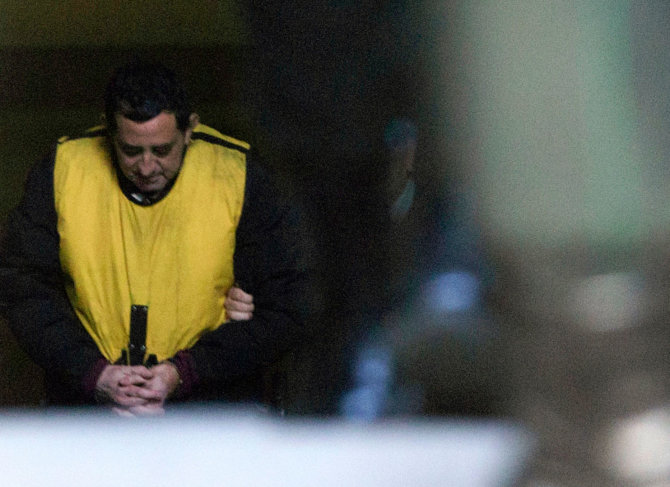AFP/„Scanpix“ nuotr./Garsus Čilės kunigas Oscaras Munozas – jau suimtas