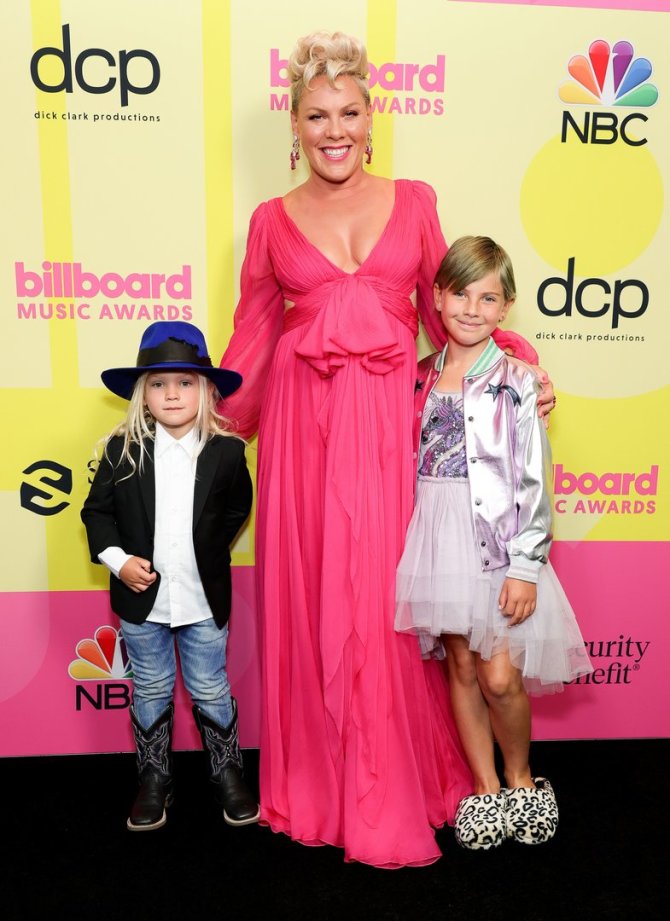 AFP/„Scanpix“ nuotr./Atlikėja Pink su savo vaikais