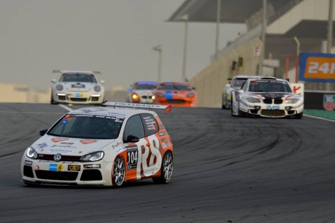 Komandos nuotr./„R8 Motorsport“ komanda Dubajaus 24 val. lenktynėse