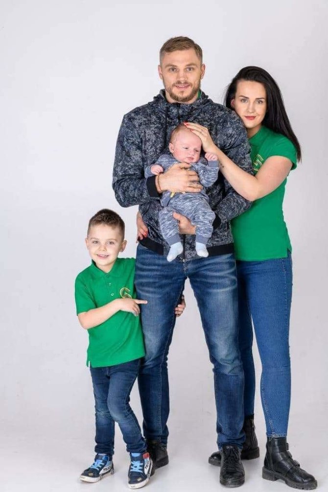 Asmeninio albumo nuotr./Sergejus Maslobojevas su šeima