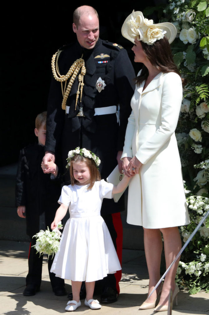 „Scanpix“/„PA Wire“/„Press Association Images“ nuotr./Princas Williamas ir Kembridžo hercogienė Catherine su vaikais Charlotte ir George'u