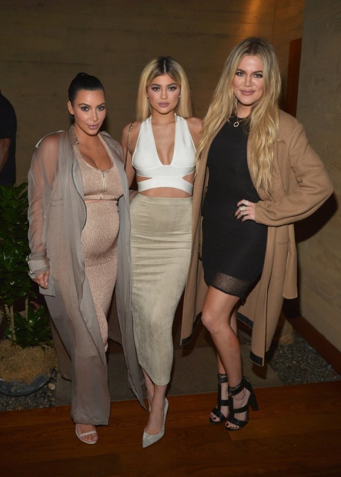AFP/„Scanpix“ nuotr./Kim Kardashian, Kylie Jenner ir Khloe Kardashian (2015 m.)