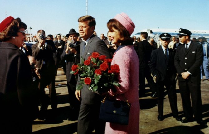 „Scanpix“ nuotr./JAV prezidentas John F. Kennedy ir pirmoji šalies ponia Jacqueline Bouvier Kennedy 