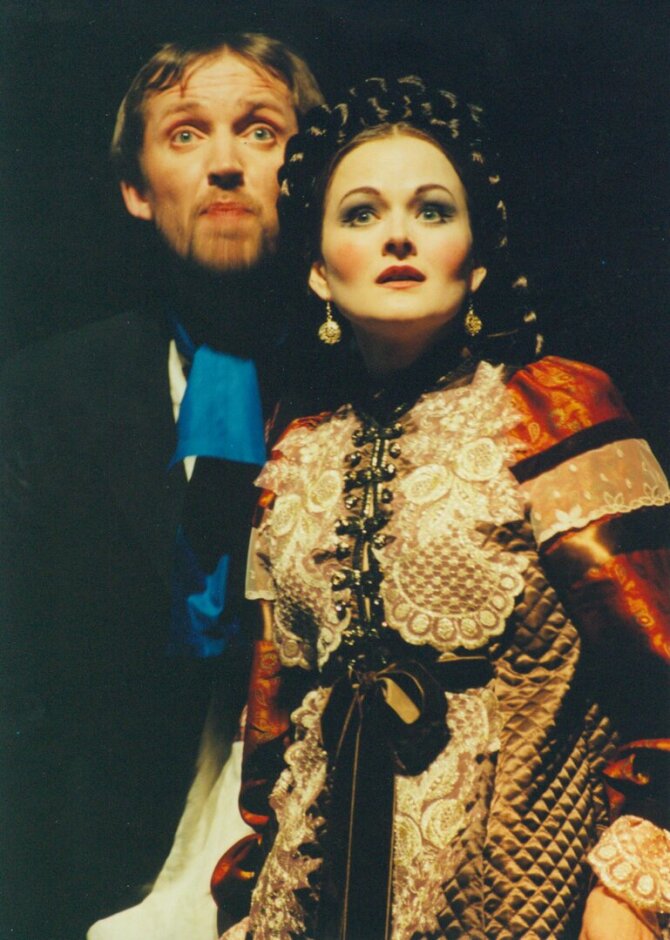  D. Matvejevo nuotr./Jolanta Dapkūnaitė – Nastia, Remigijus Bučius – Sergejus. Fiodor Dostojevskij, „Stepančikovo dvaras“, rež. Jonas Vaitkus, LNDT, 1998.