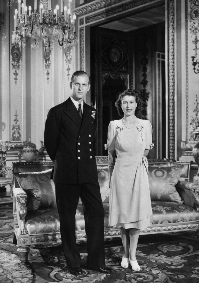 AFP/„Scanpix“ nuotr./Karalienė Elizabeth ir Princas Philipas 1947