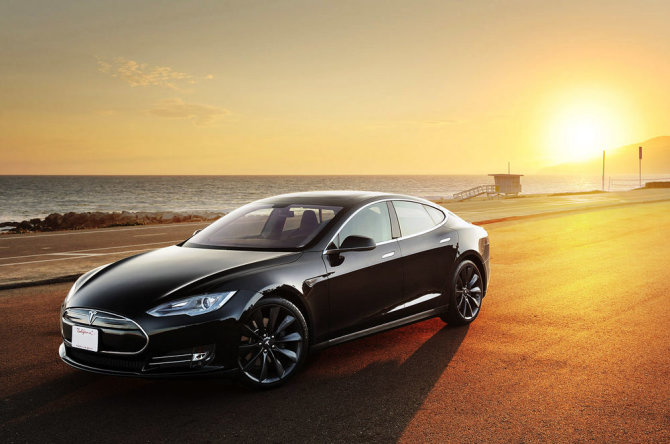 Gamintojo nuotr./„Tesla Model S“ elektromoblis