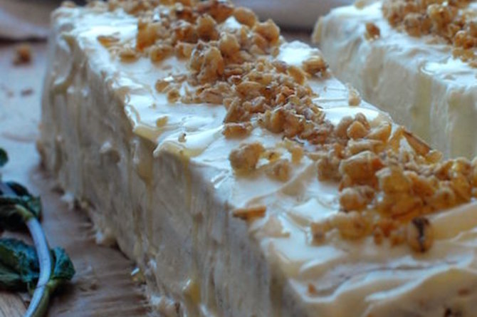 Medaus tortas „Mėtų aromate ir gintarų blizgėjime“