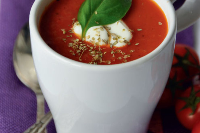 Greitai paruošiama vegetariška pomidorų sriuba