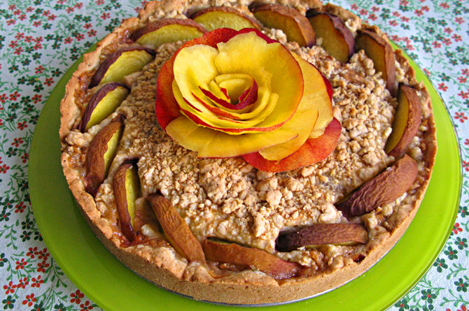 Trupininis obuolių pyragas su nektarinais
