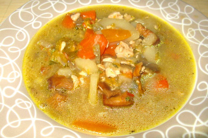 Daržovių - voveraičių sriuba su vištiena