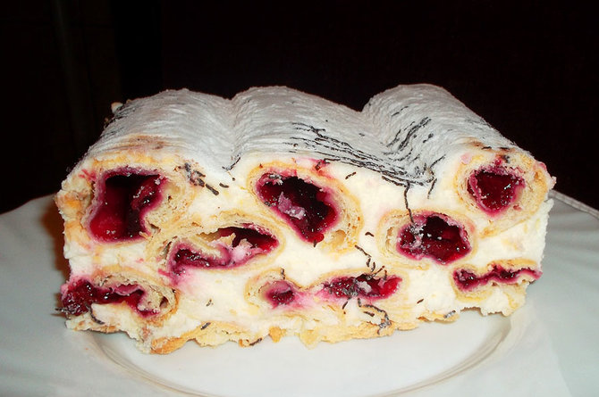 Pyragas su vyšnių uogiene