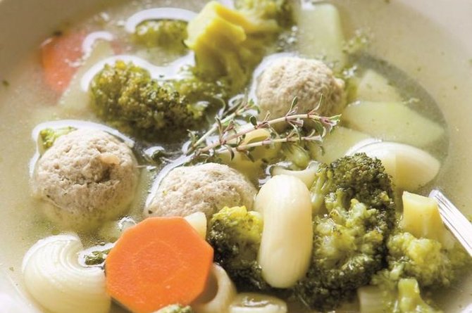 Brokolių sriuba su veršienos kukuliukais