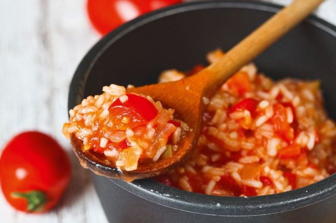 Pomidorų mišrainė su ryžiais