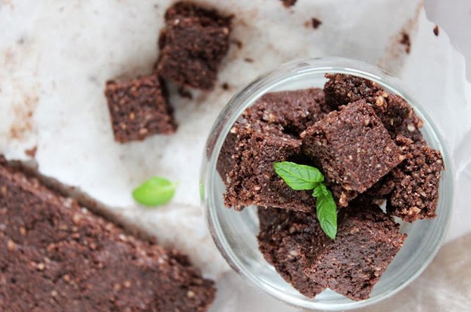 Šokoladinis mėtinis nekeptas „brownie“