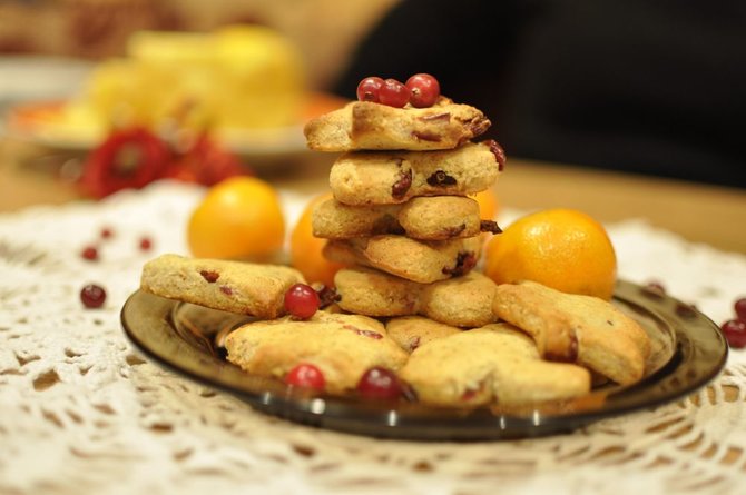 Sausainiai su spanguolėmis ir apelsinų aromatu