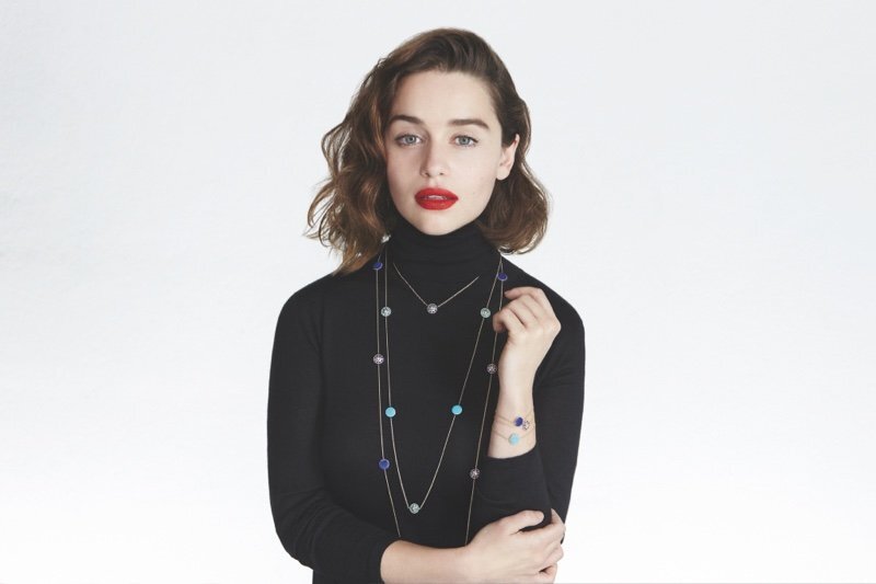 Emilia Clarke „Dior“ papuošalų reklamoje