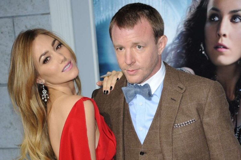 Režisieriaus Guy Ritchie sužadėtinė Jacqui Ainsley susilaukė trečio vaiko