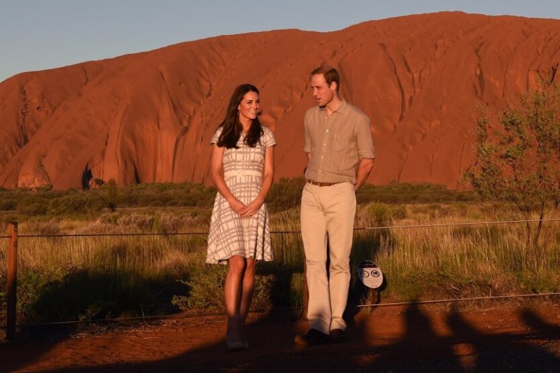 Princas Williamas ir Kembridžo hercogienė Catherine Australijoje apsilankė prie garsiosios Uluru uolos