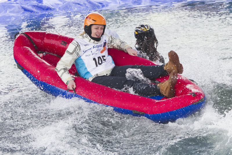 „Snow Kayak 2015“: Druskininkuose ekstremalai atidarė maudynių sezoną