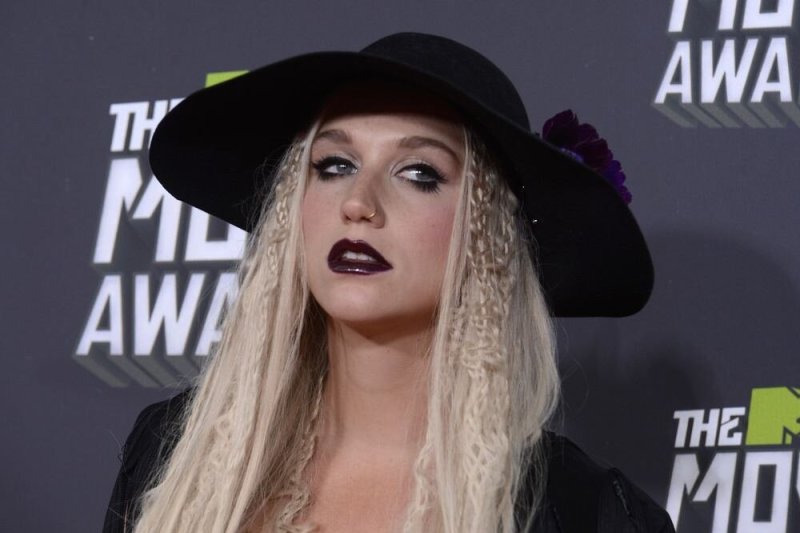 Kesha „savo malonumui“ studijavo religiją prestižiniame Niujorko koledže