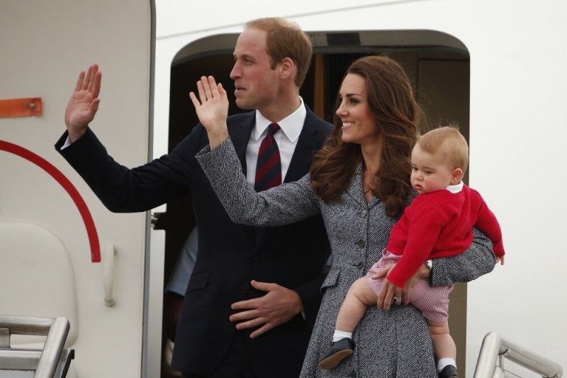 Princas Williamas ir Kembridžo hercogienė Catherine su sūnumi George'u