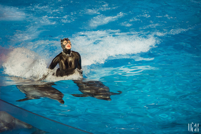 Klaipėdos delfinariume žinomi žmonės persikūnijo į superherojus