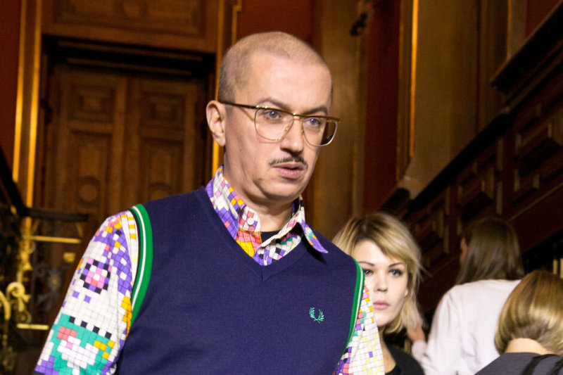 Aleksandras Pogrebnojus teigia, kad Yves'as Saint Laurent'as nukopijavo jo kūrinį