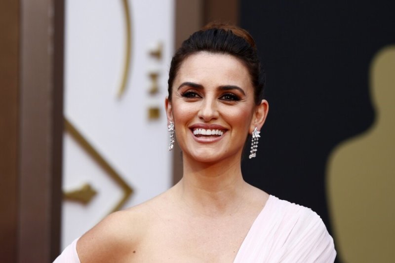 Penelope Cruz kviečiama vaidinti Bondo merginą