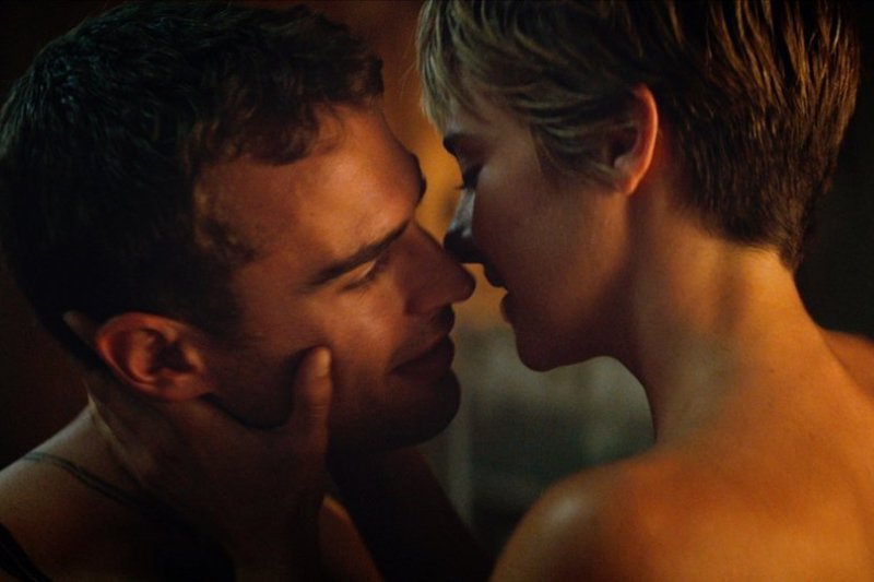 Theo Jamesas ir Shailene Woodley filme „Insurgentė“ 