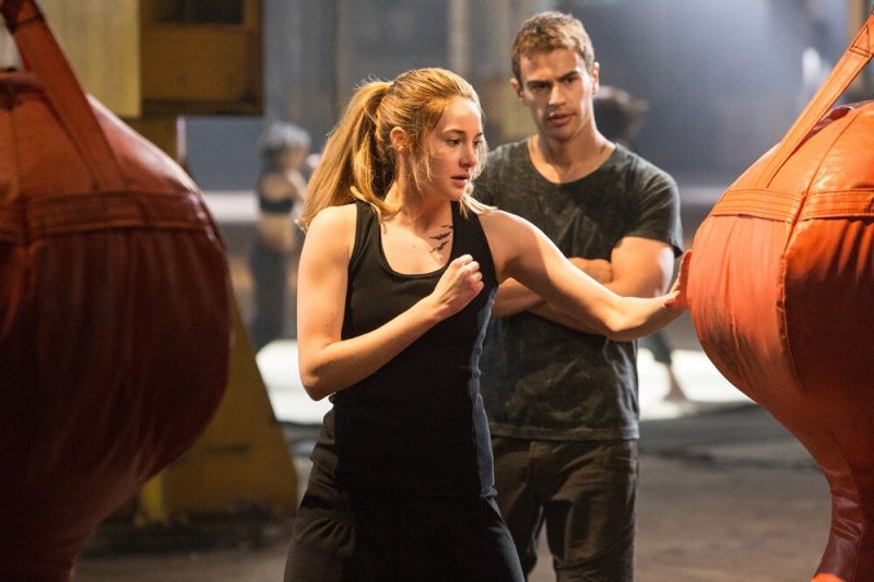 Shailene Woodley ir Theo Jamesas filme „Divergentė“