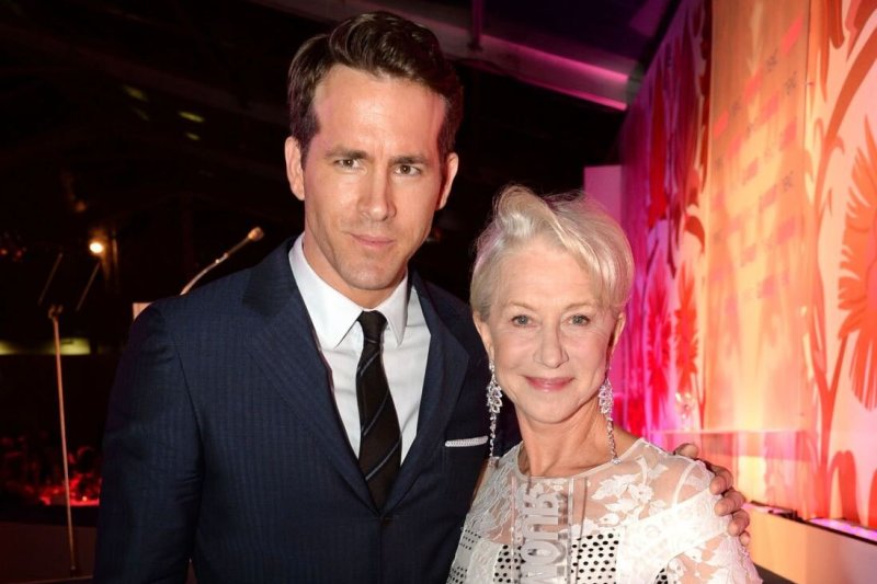 Helen Mirren žurnalo „Glamour“ metų moterų apdovanojimuose pagerbta specialiu prizu