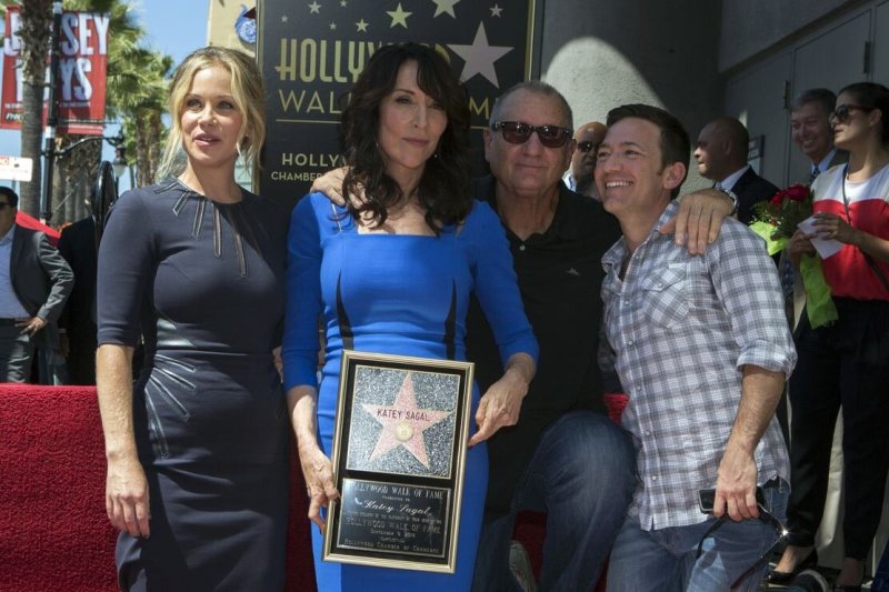 Christina Applegate, Katey Sagal, Edas O'Neillas ir Davidas Faustino