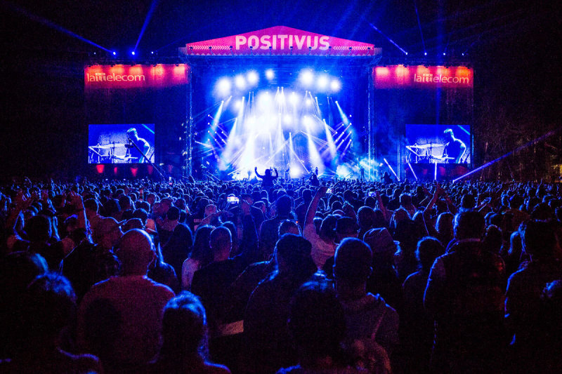 Antrąją „Positivus 2016“ dieną – skrydis į kosmosą su elektronikos meistrais „M83“