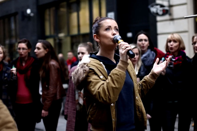 Viktoras Diawara ir Erica Jennings kolegą DJ Mantini sveikins netikėtais hitų „plaktainiais“