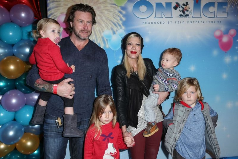 Tori Spelling ir Deanas McDermottas su vaikais