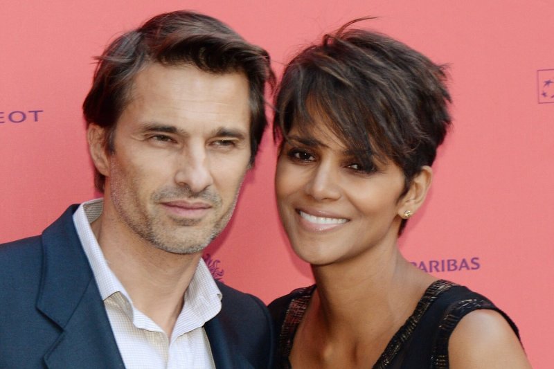 Halle Berry priversta neigti gandus, kad praėjus pusmečiui nuo sūnaus gimimo skiriasi su Olivier Martinezu