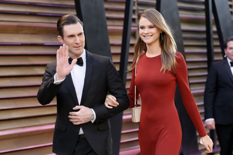 „Maroon 5“ vokalistas Adamas Levine'as vedė „Victoria’s Secret“ angelą Behati Prinsloo