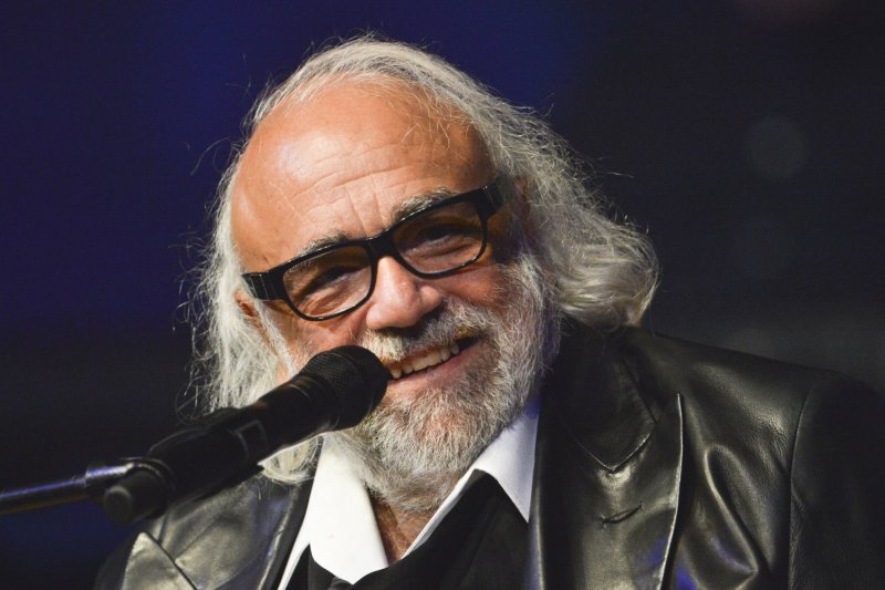 Mirė garsus graikų dainininkas Demis Roussos