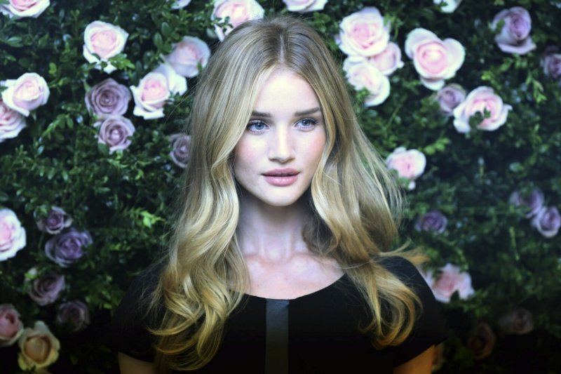 Modelis Rosie Huntington Whiteley pataria vyrams, kaip išrinkti apatinius savo mylimosioms