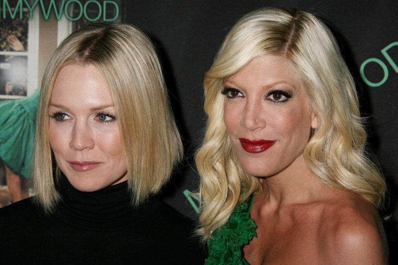 Serialo „Beverli Hilsas, 90210“ žvaigždės Tori Spelling ir Jennie Garth vaidins naujame seriale