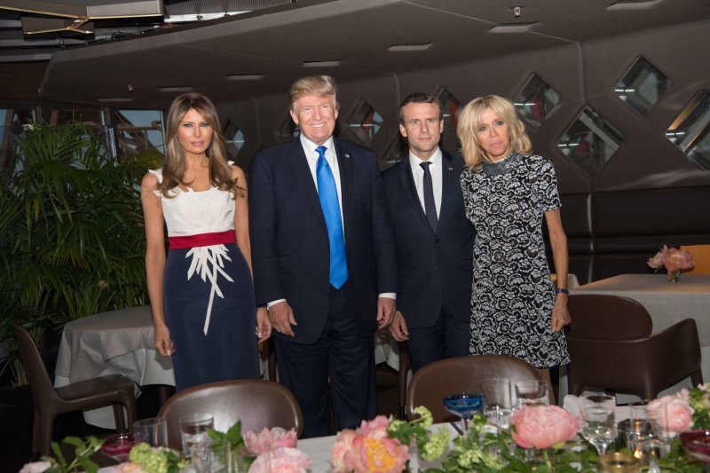 JAV prezidentas Donaldas Trumpas su žmona Melania Trump ir Prancūzijos prezidentas Emmanuelis Macronas su žmona Brigitte Macron