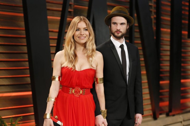 Aktorė Sienna Miller išsiskyrė su savo sužadėtiniu ir dukters tėvu Tomu Sturridge'u