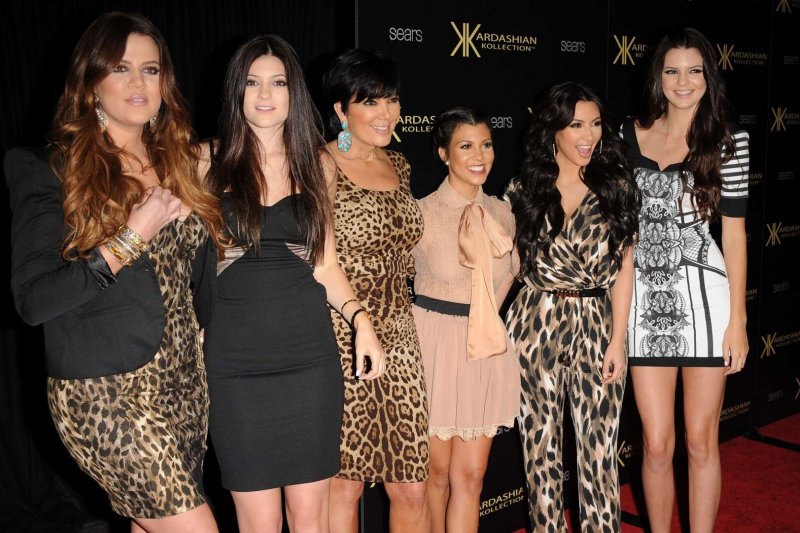 Kris Jenner su visomis savo dukromis: Khloe, Kylie, Kourtney, Kim ir Kendall