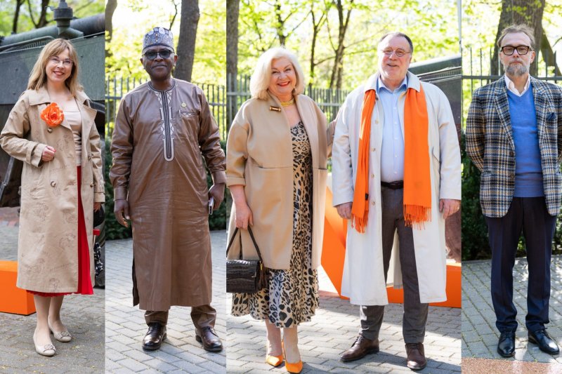 Nyderlandų Karalystės ambasadorius Jackas Robertas Twissas Quarlesas van Uffordas pakvietė svečius į priėmimą savo rezidencijoje.