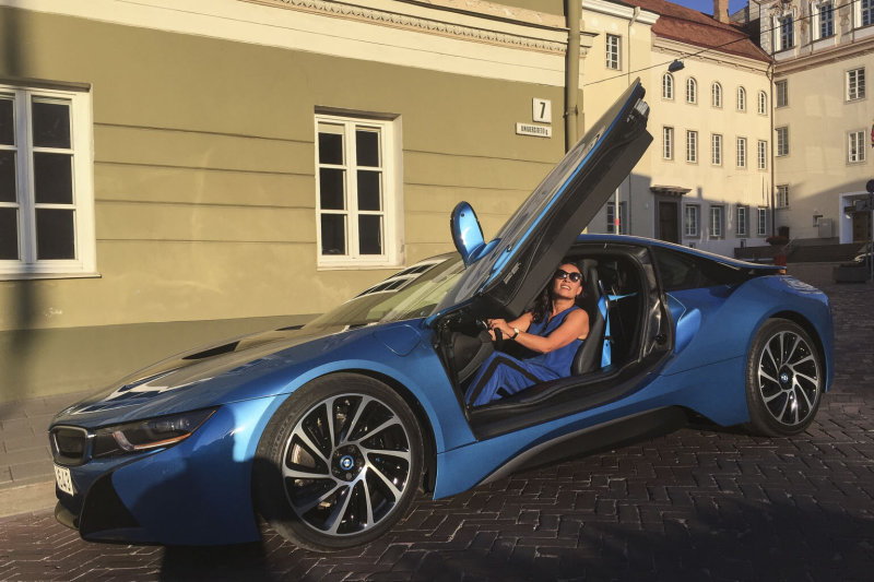 Prie vairo su Gitana Bukauskiene, „Laimos“ vyr. redaktore: „BMW i8“