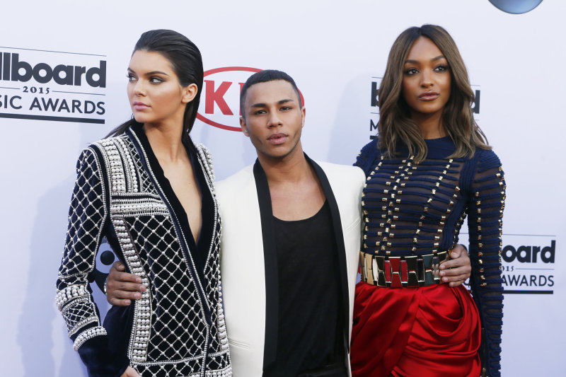 Dizaineris Olivieris Rousteingas su Jourdan Dunn ir Kendall Jenner