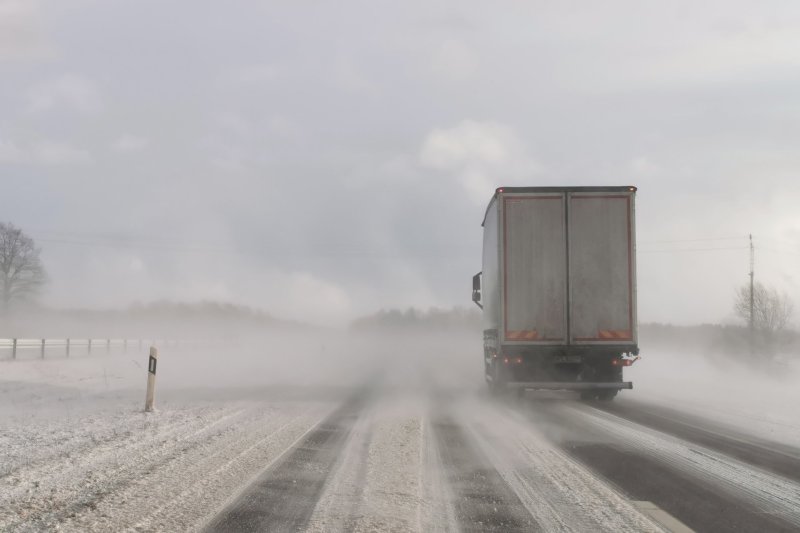 Sinoptikai įspėja – Lietuvoje siaus itin stiprus vėjas: štai, kada ir kur smogs labiausiai